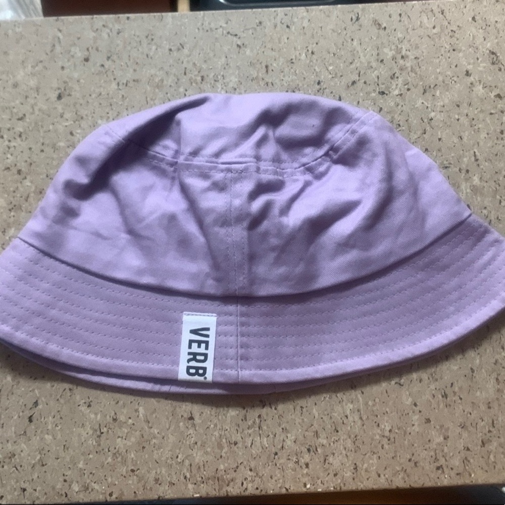 Verb bucket hat
